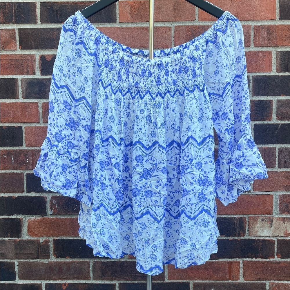 En Creme Floral Blue and White Flowy Boho Blouse Size Medium - Picture 2 of 11